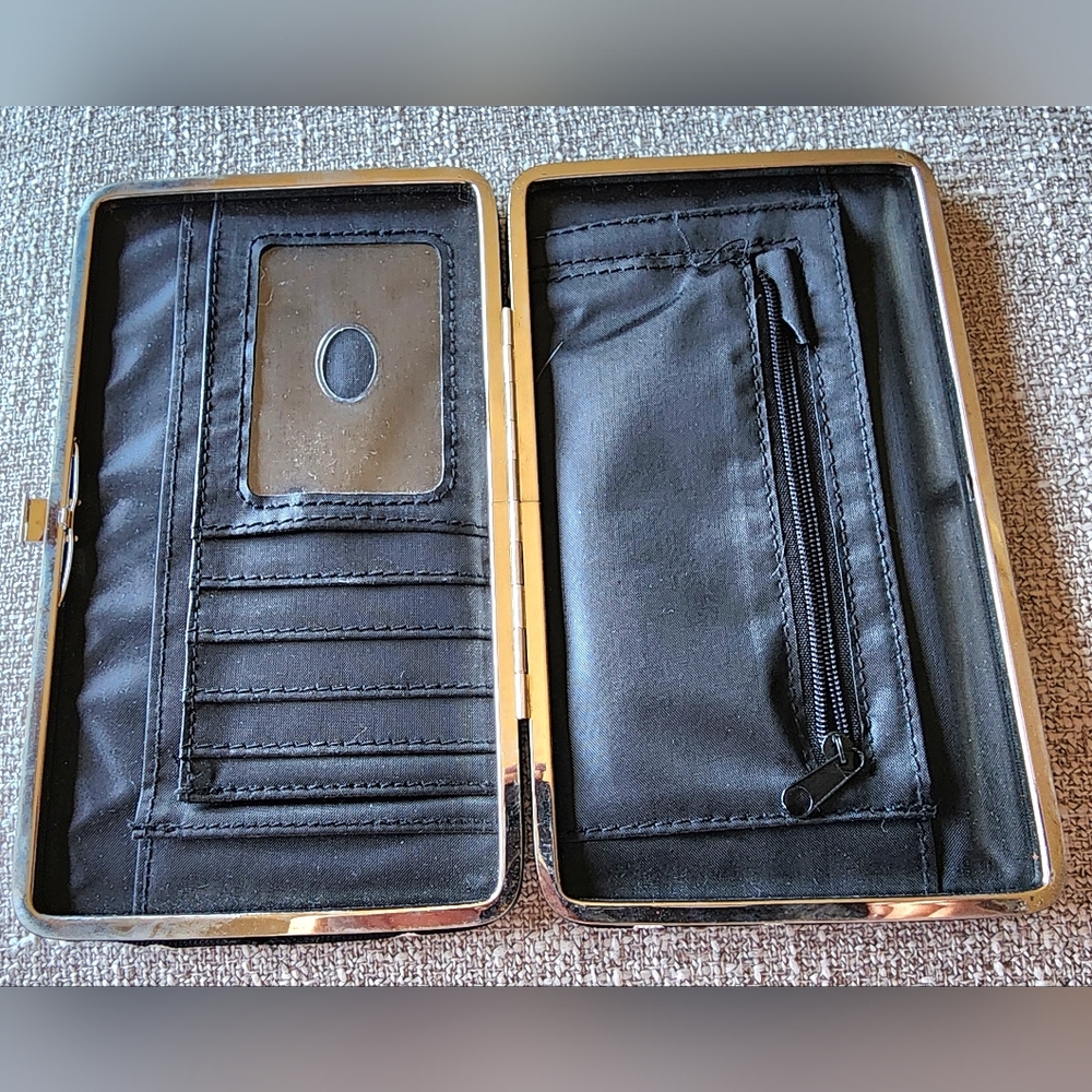 Initial "R" wallet. - Picture 3 of 7